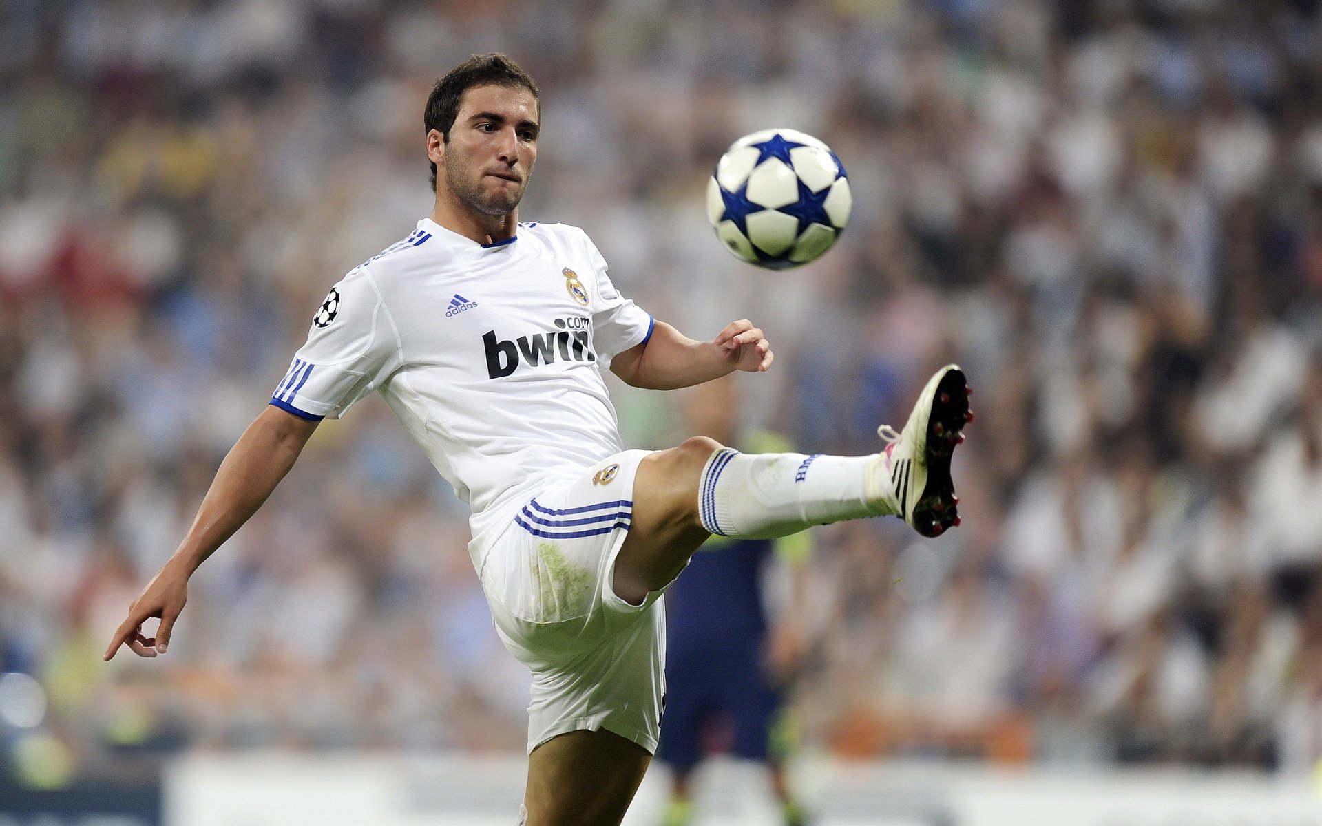 巴黎圣日耳曼再度夺冠,法甲霸主地位巩固